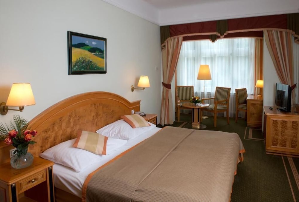 STANDARD, DOUBLE OR TWIN BED