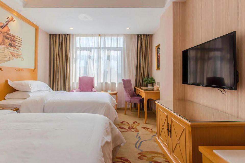 Deluxe, Twin Beds