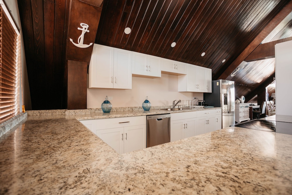 Surfrider Resort Hotel 5/79