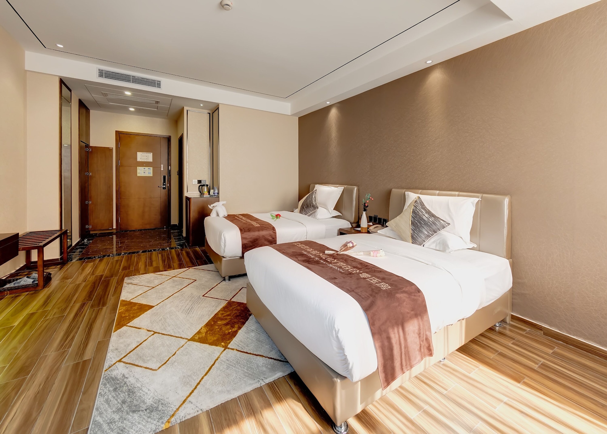DELUXE, TWIN BEDS