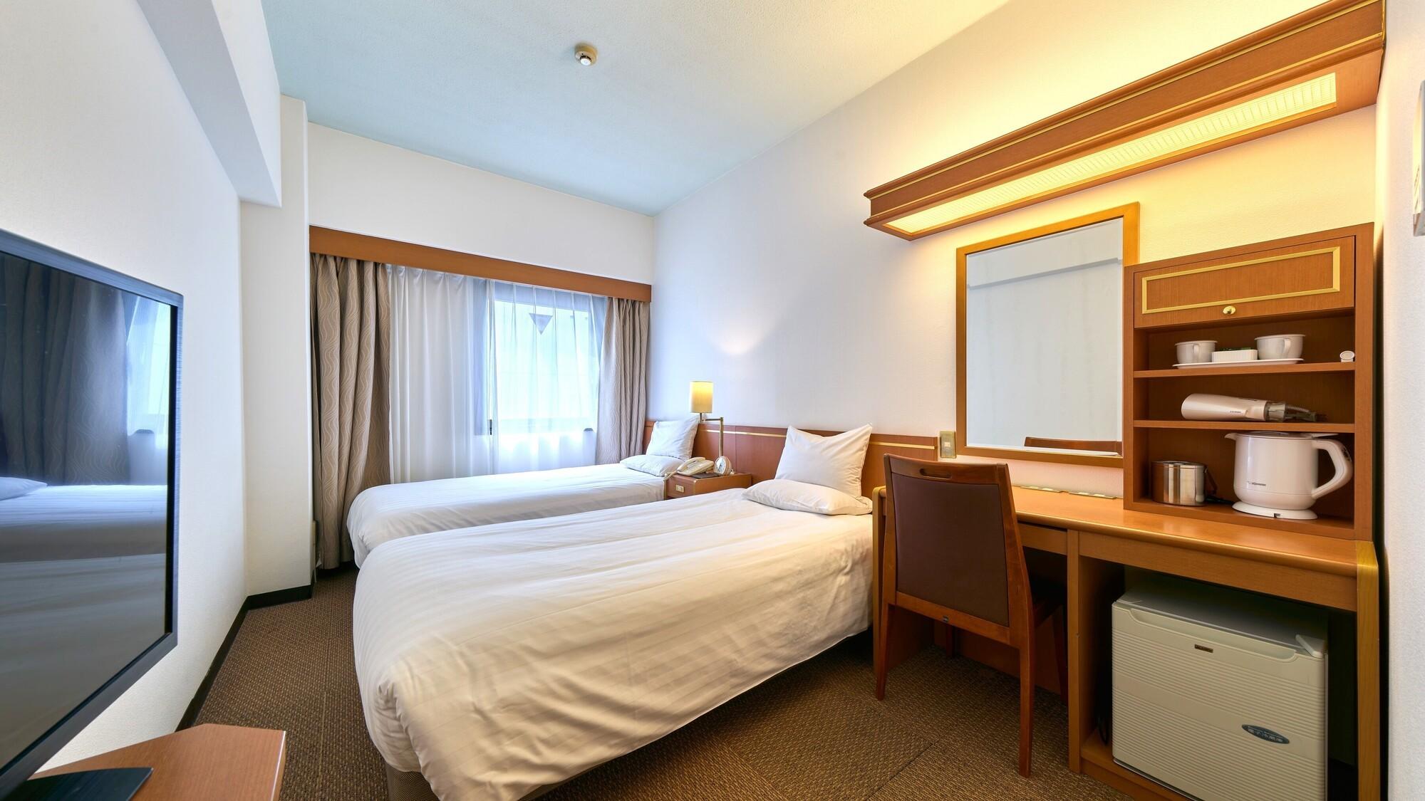 Casual, Twin Beds, No View