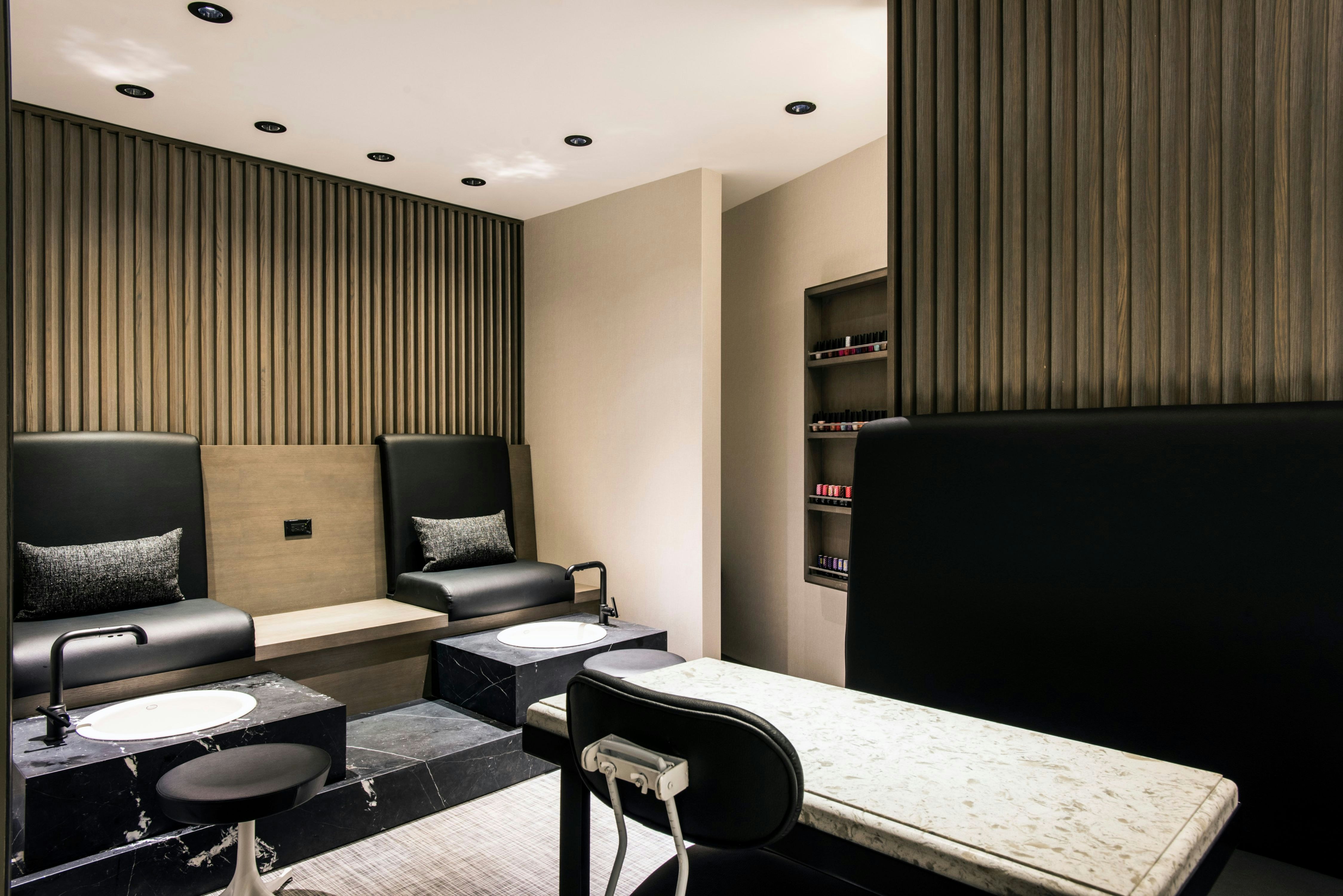 Londonhouse Chicago Curio Collection By Hilton 35/50
