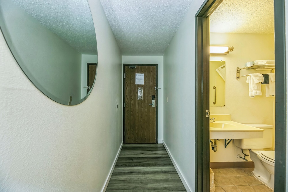 Hotel 8 Fergus Falls 27/49