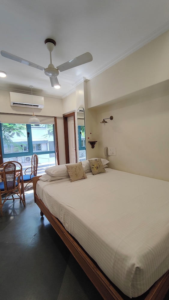 Hotel Kemps Corner 12/42