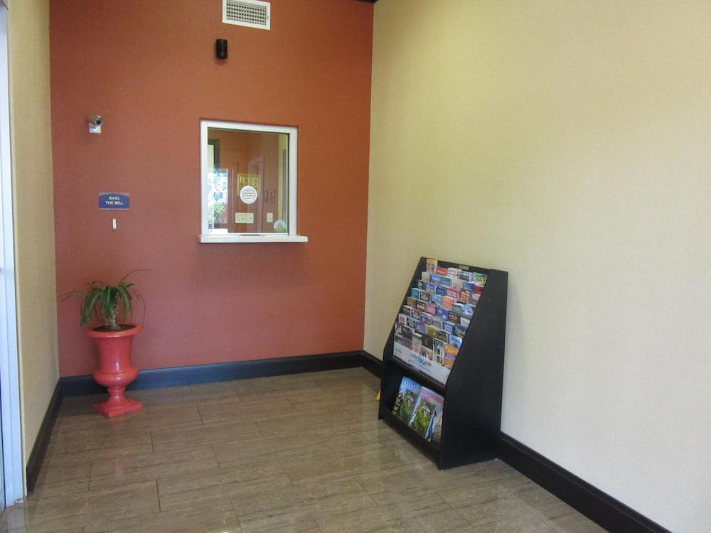 Executive Inn and Suites Tyler 13/51
