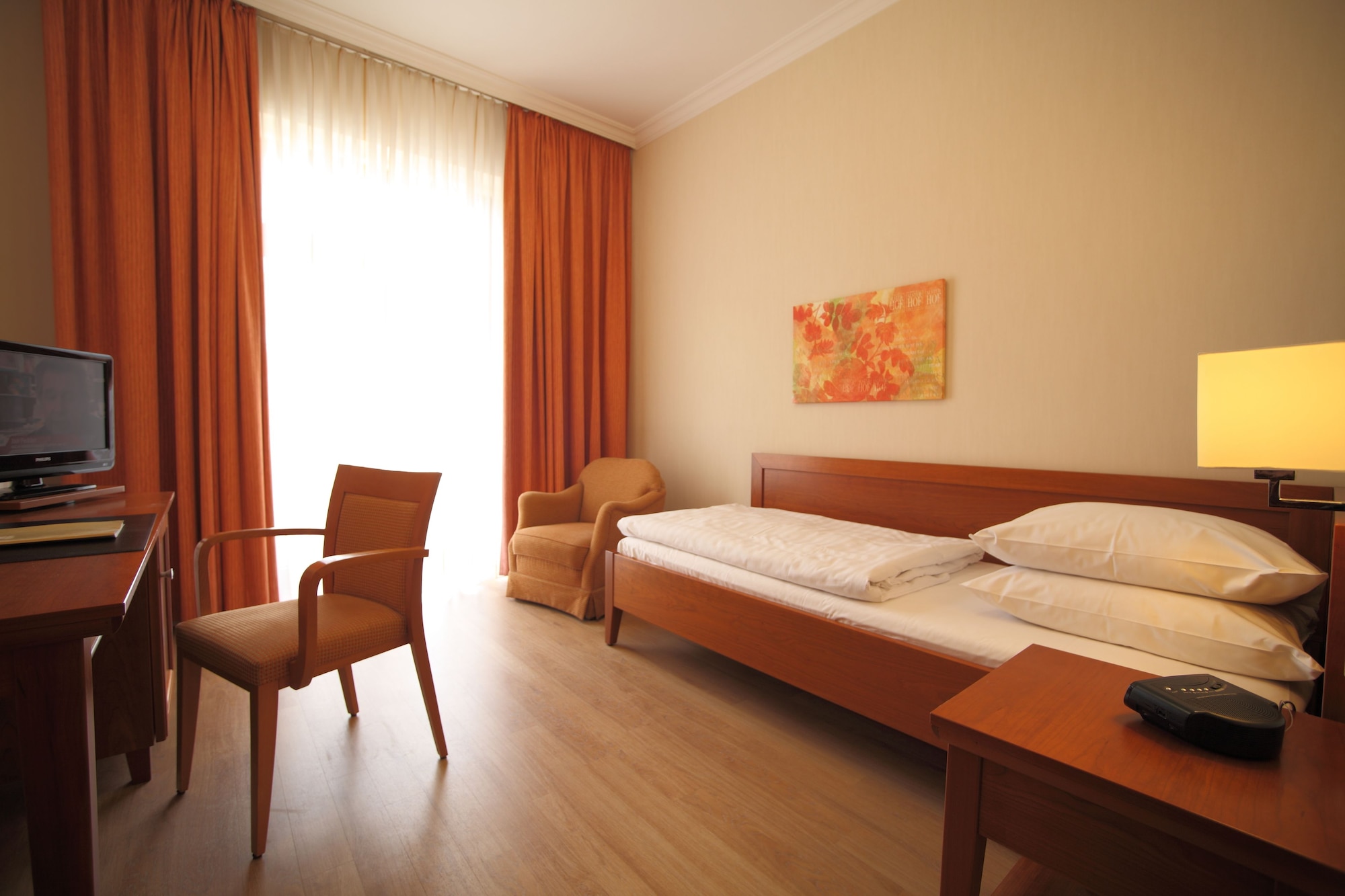 ROOM, SINGLE