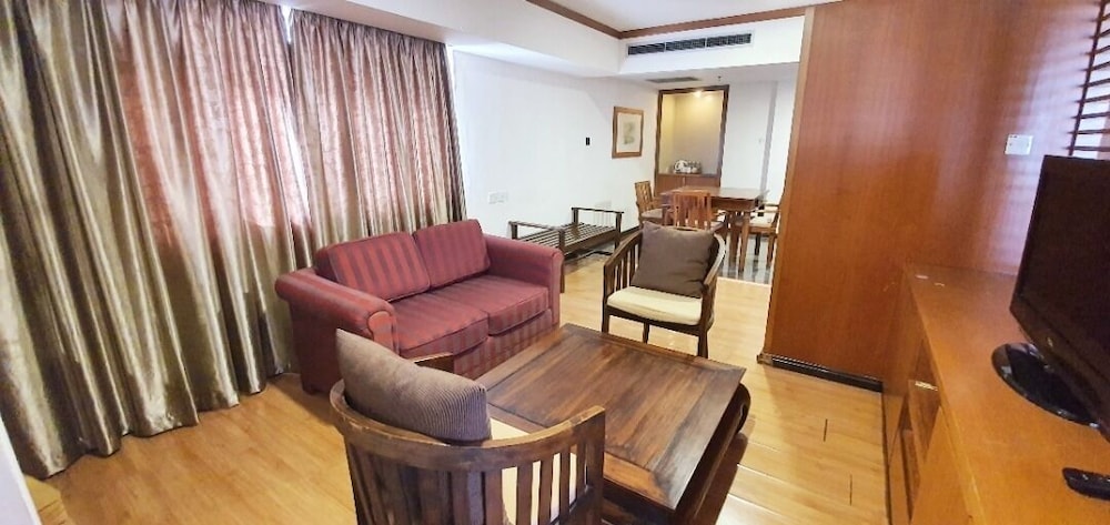 Margherita Plaza Hotel 39/63