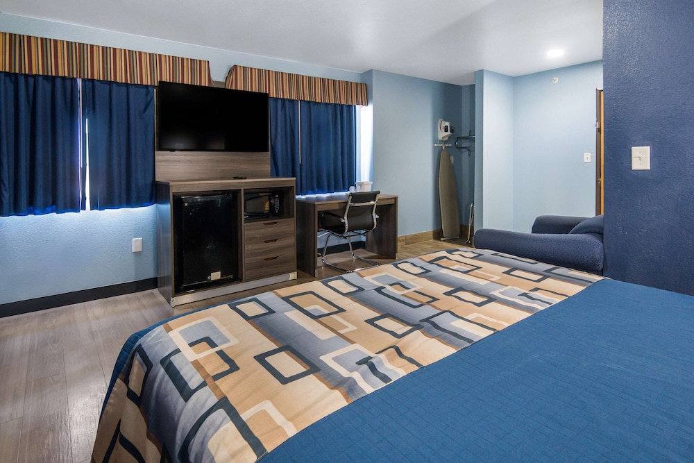 Rodeway Inn Carrollton I-35E 17/28