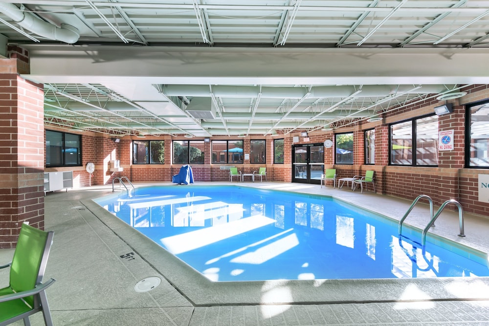 Holiday Inn Express Naperville 34/69
