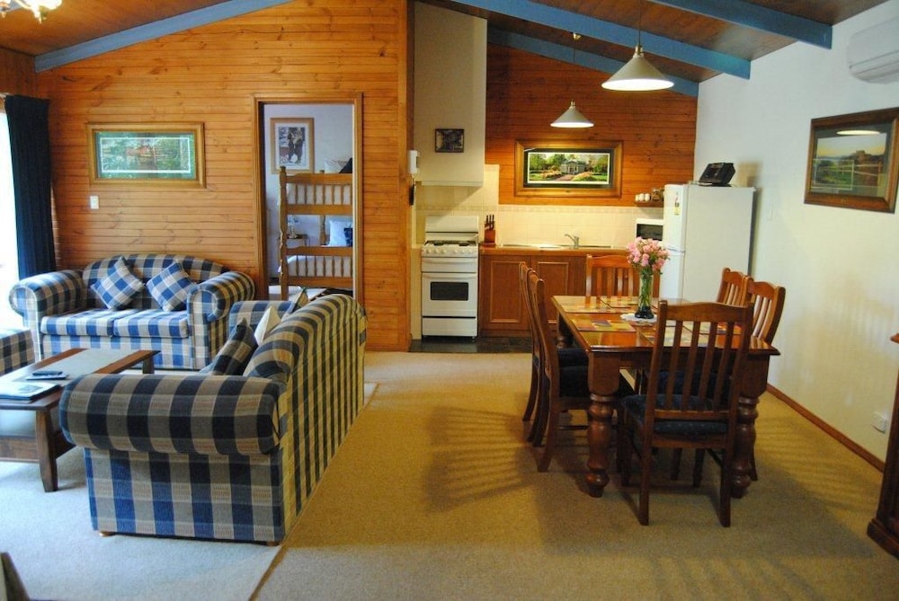 Clarendon Chalets 29/50