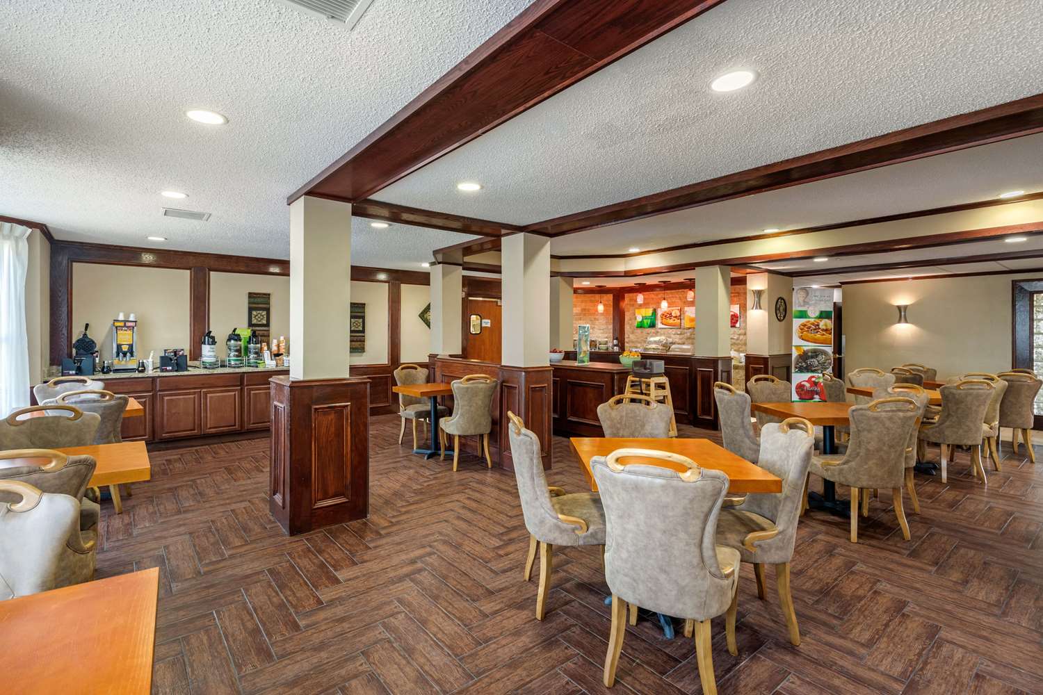 Quality Suites Addison-Dallas 34/42