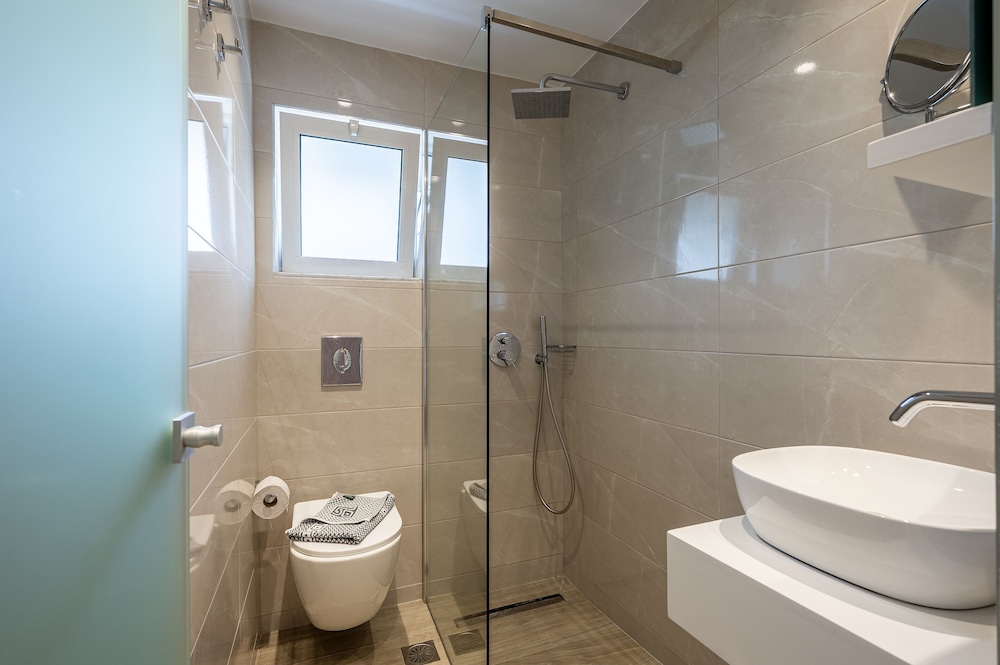 Poseidon Hotel 48/50