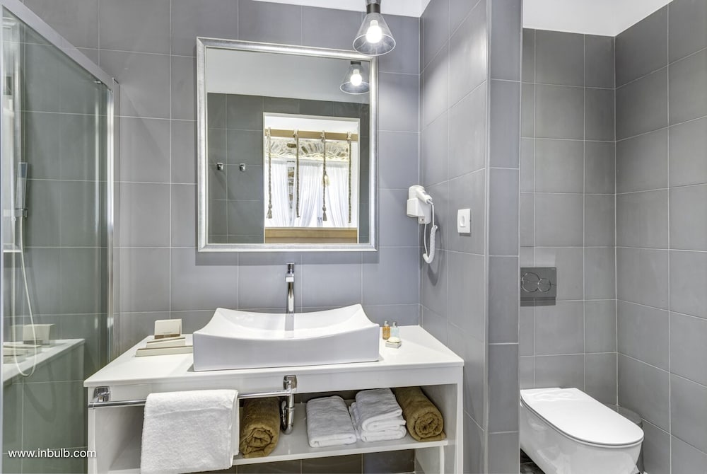 1844 Suites 58/61
