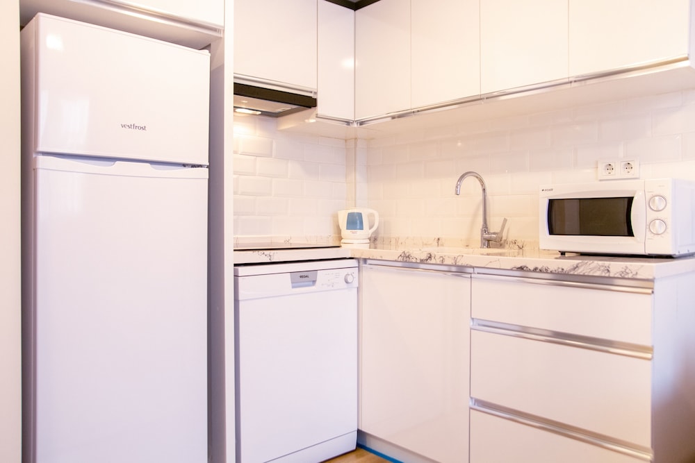 Fi Homes - Adults Only 28/31