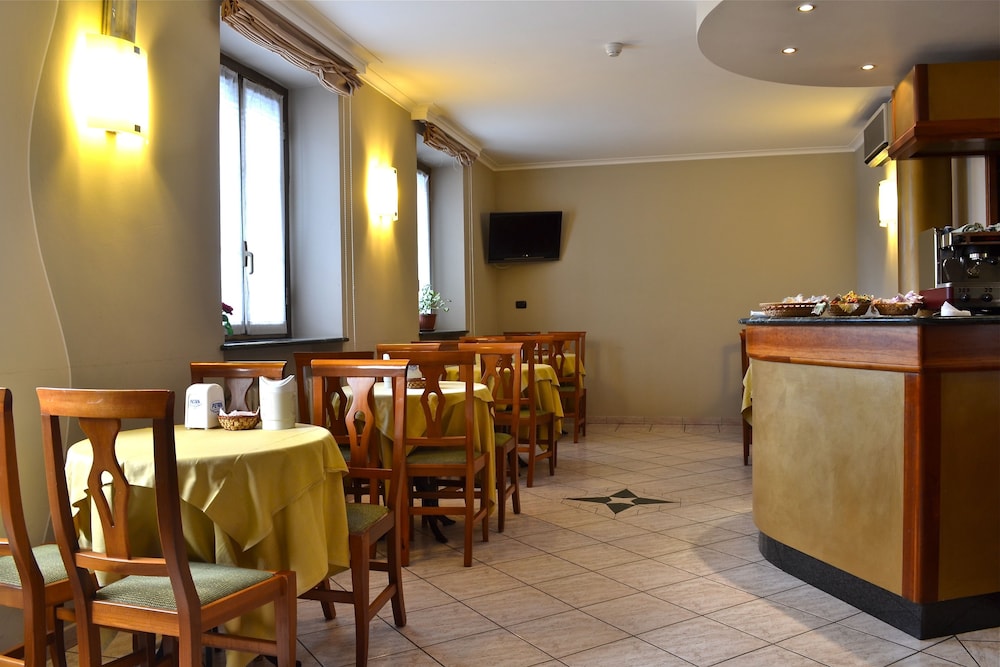 Hotel Cavour Asti 14/16