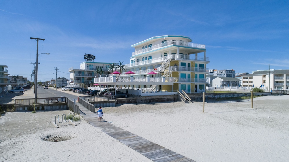 Paradise Ocean Front Resort 31/45