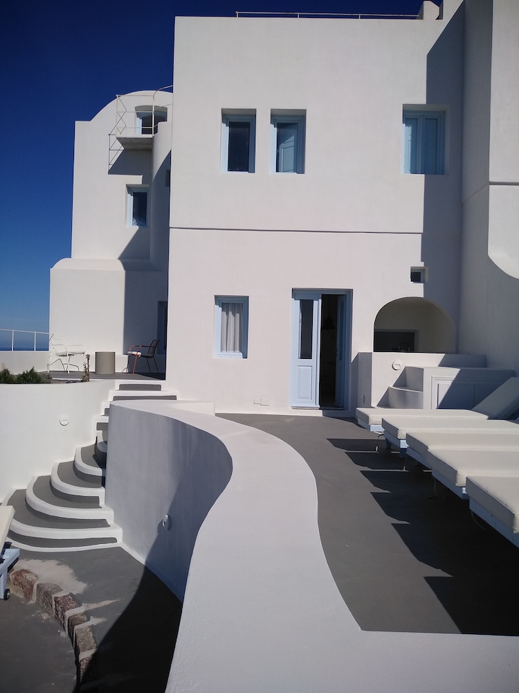 Sol Mate Suites 23/27