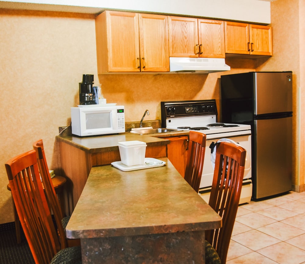Stony Plain Inn & Suites 38/44