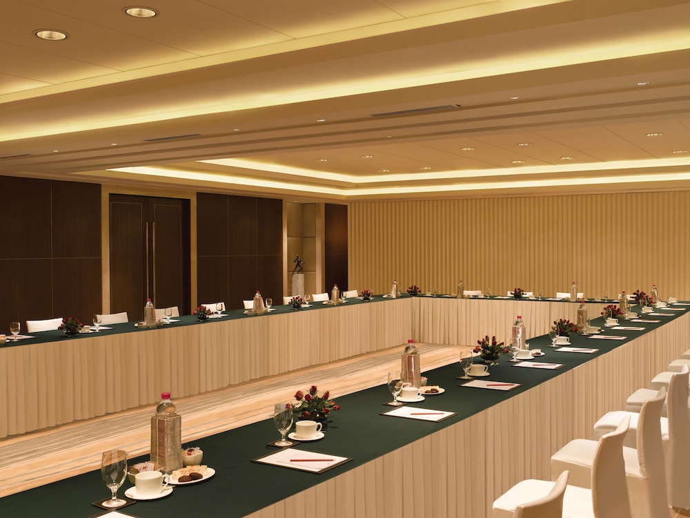 TRIDENT BANDRA KURLA 63/67