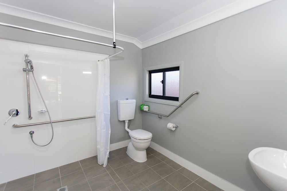 SHOAL BAY HOLIDAY PARK 64/70