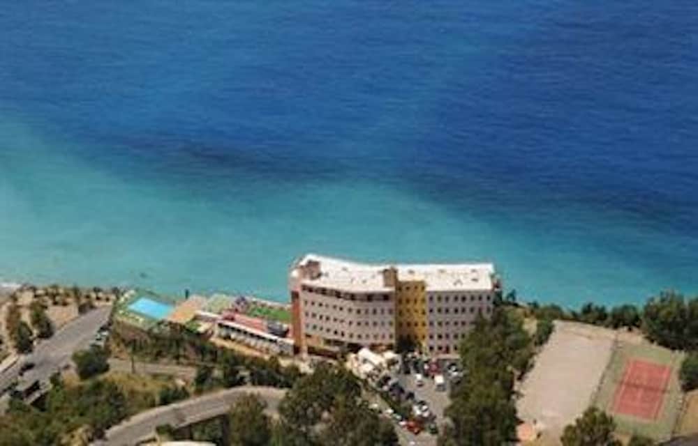 Caposkino Park Hotel 12/16