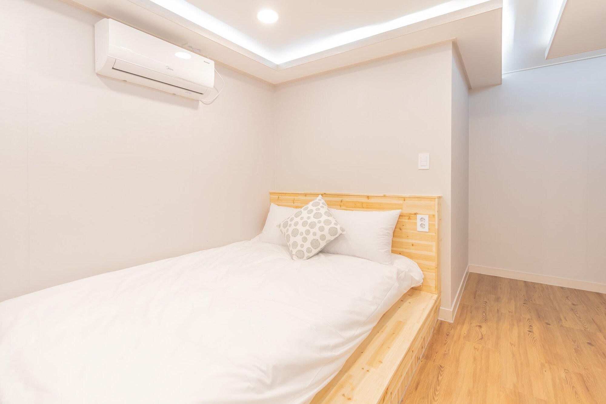 Deluxe, Single, Double Bed