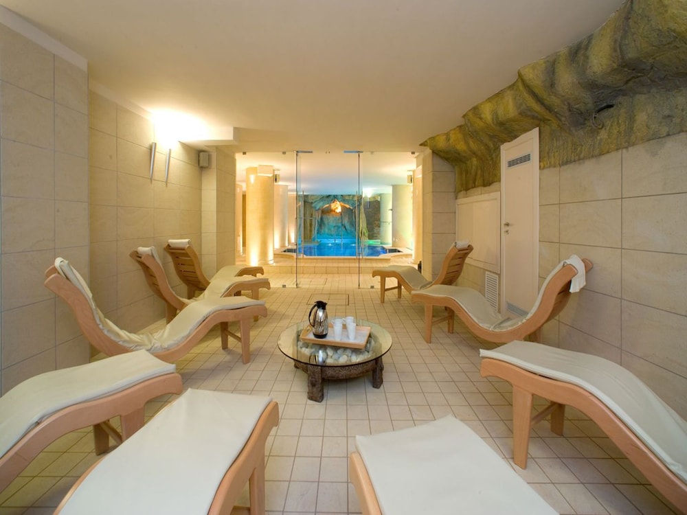 Ulisse Deluxe Hostel 24/42