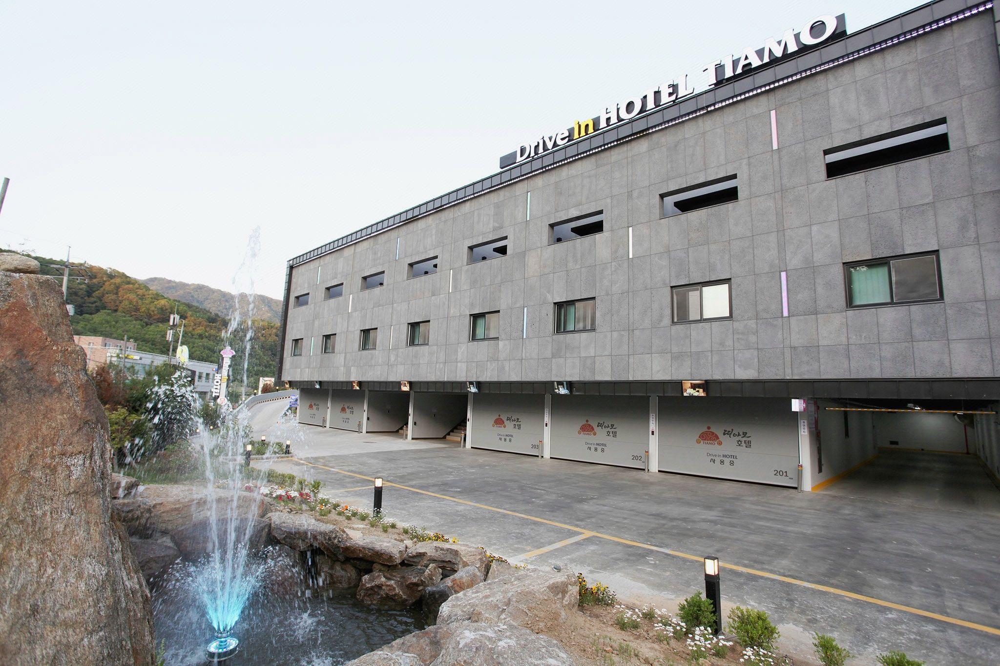 Drive In Hotel Tiamo 7/30