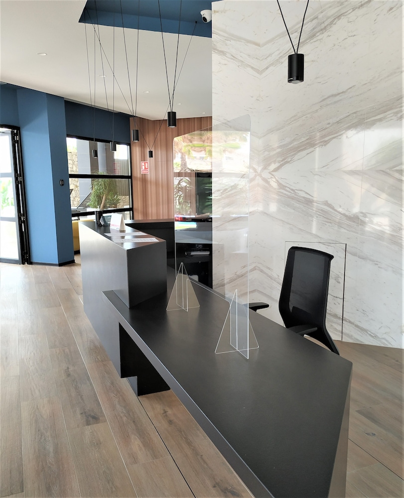 Ahoy Apartments 5/50