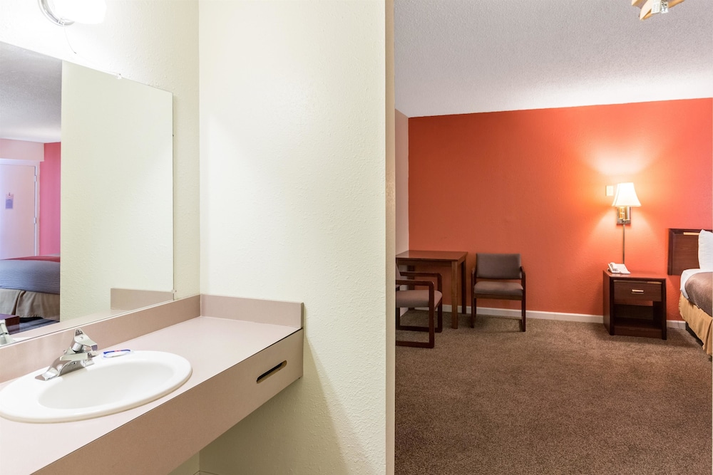 Motel6 Butte, MT - Historic City Center 57/59