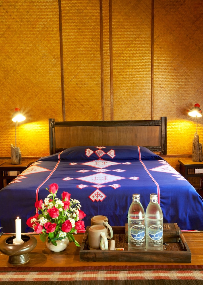Hmong Hilltribe Lodge 12/42