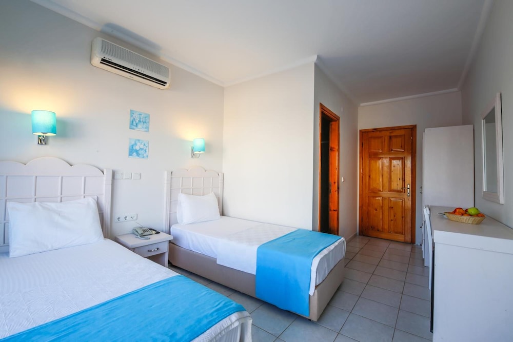 Bora Hotel 12/49