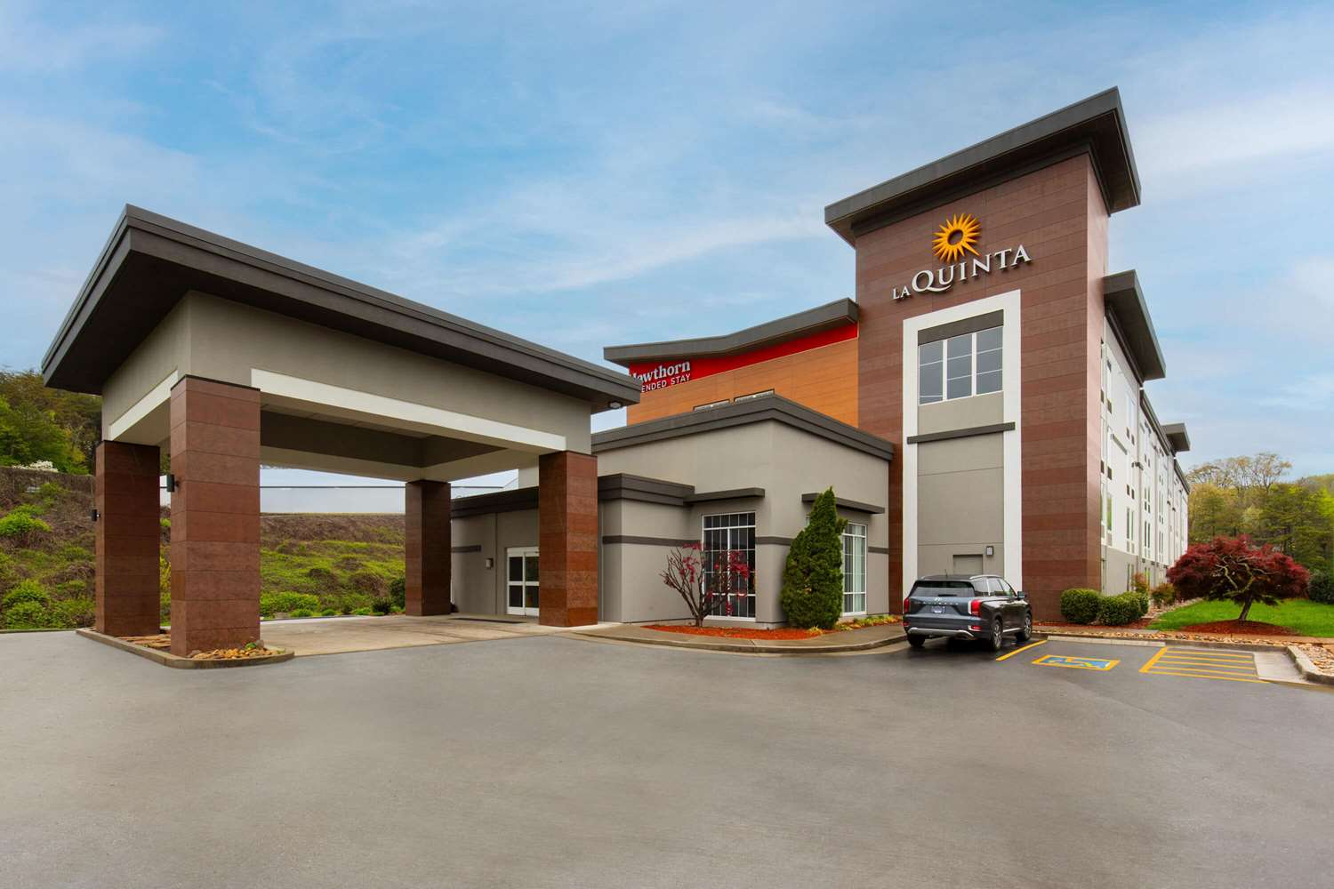 La Quinta Inn & Suites by Wyndham Knoxville Papermill 2/45