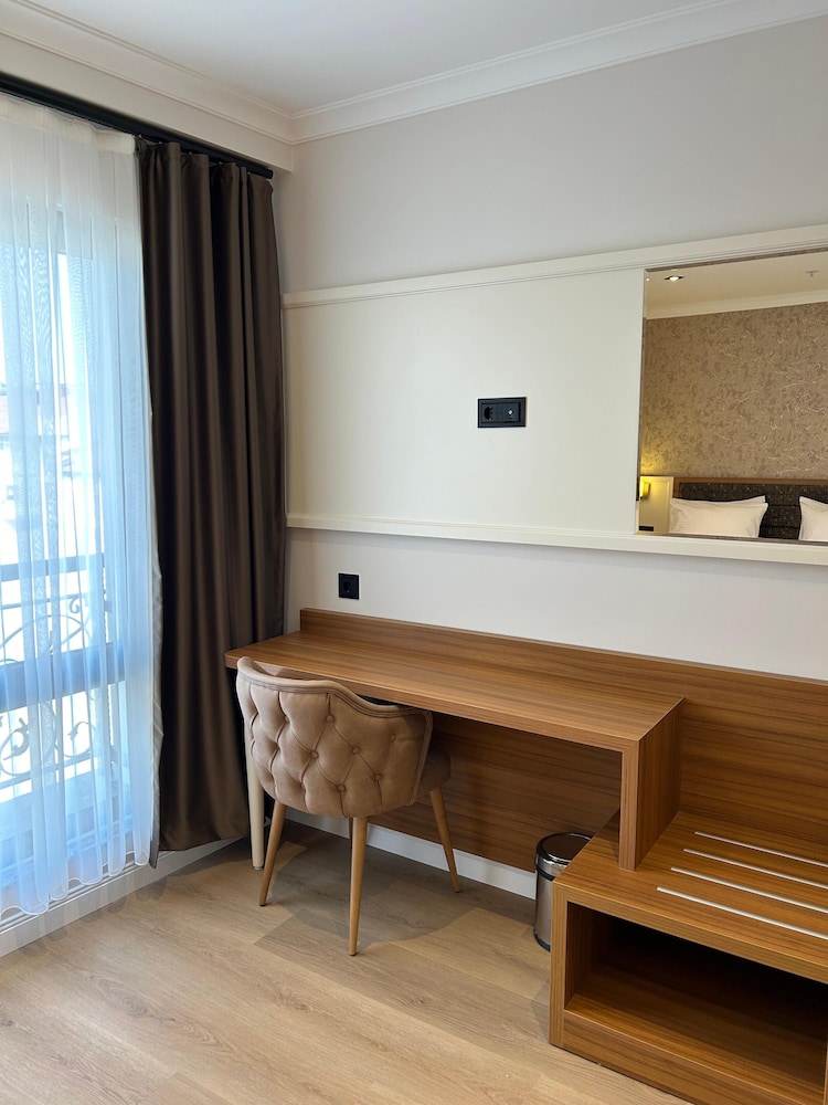 By Otel Nilüfer 12/50