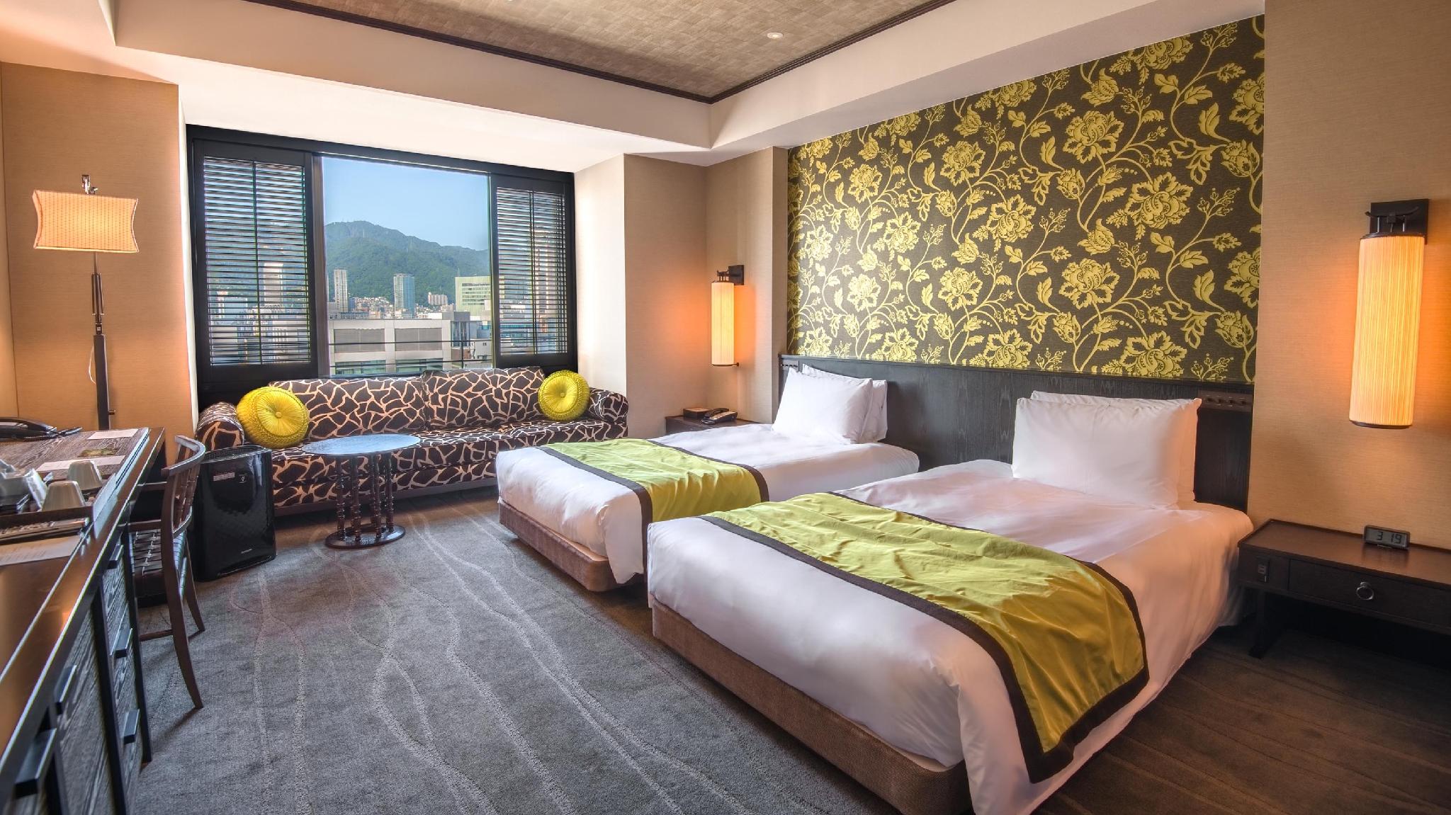 Neighboring, Standard, Twin Beds, Mountain View, Night View