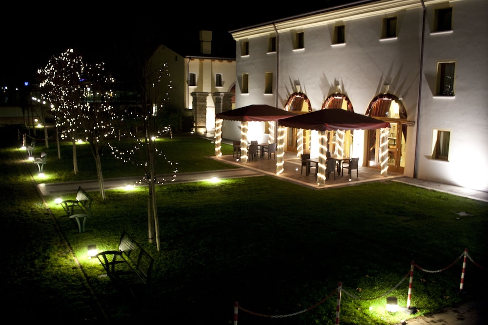 Albergo Antica Corte Marchesini 43/50