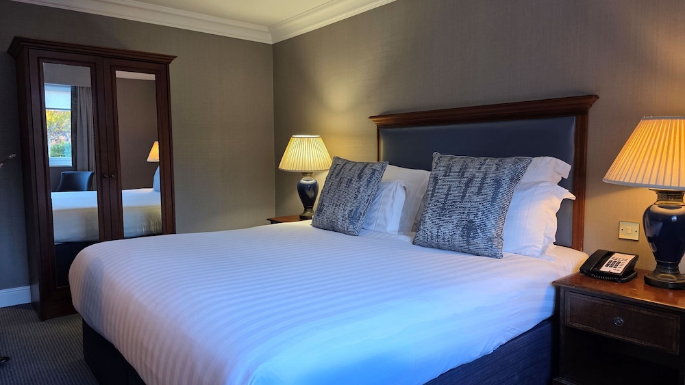 Superior, Twin Beds, with View, Windmill Village Hotel, Golf Club Spa, BWSC 3/8