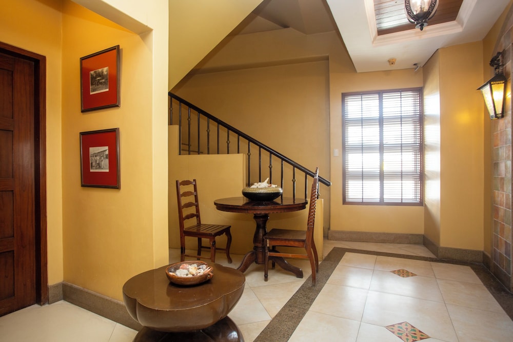 Crown Regency Prince Resort 28/35