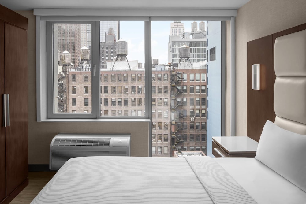 DELUXE, SUITE, KING BED, CITY VIEW