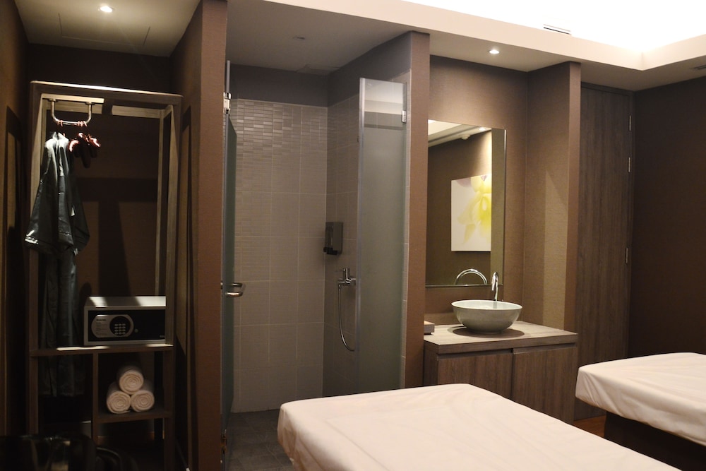 Arnoma Grand Bangkok 38/58