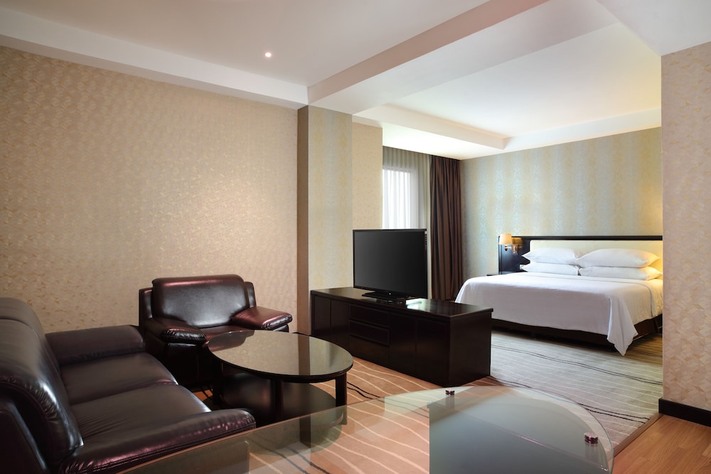 جناح جونيور بغرفة نوم واحدة للمدخنين، FOUR POINTS BY SHERATON MEDAN 3/7
