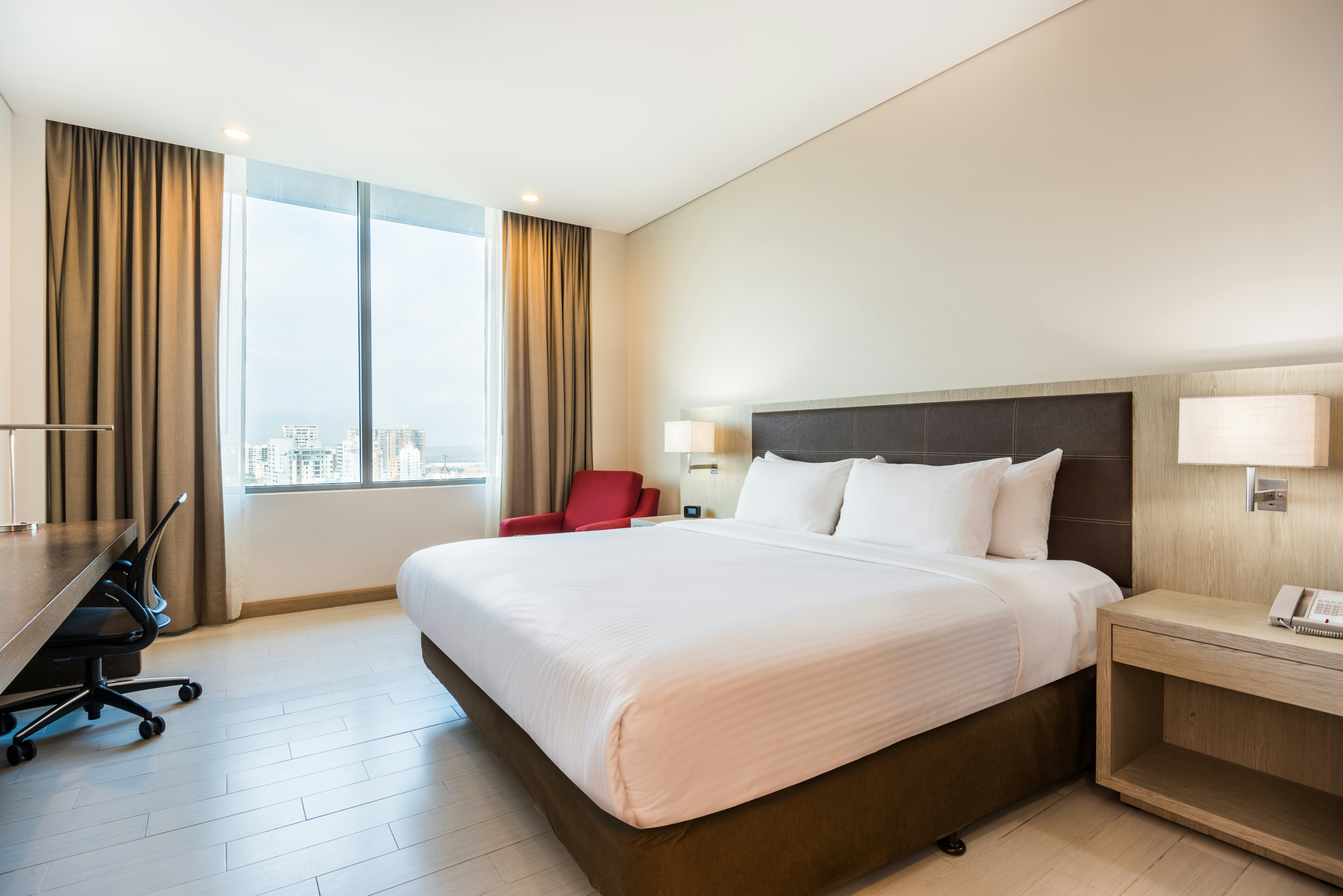 ROOM, KING BED