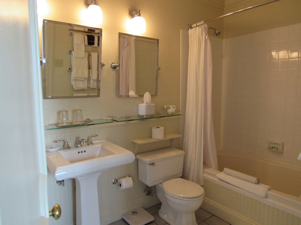 Carter House Inns 48/50
