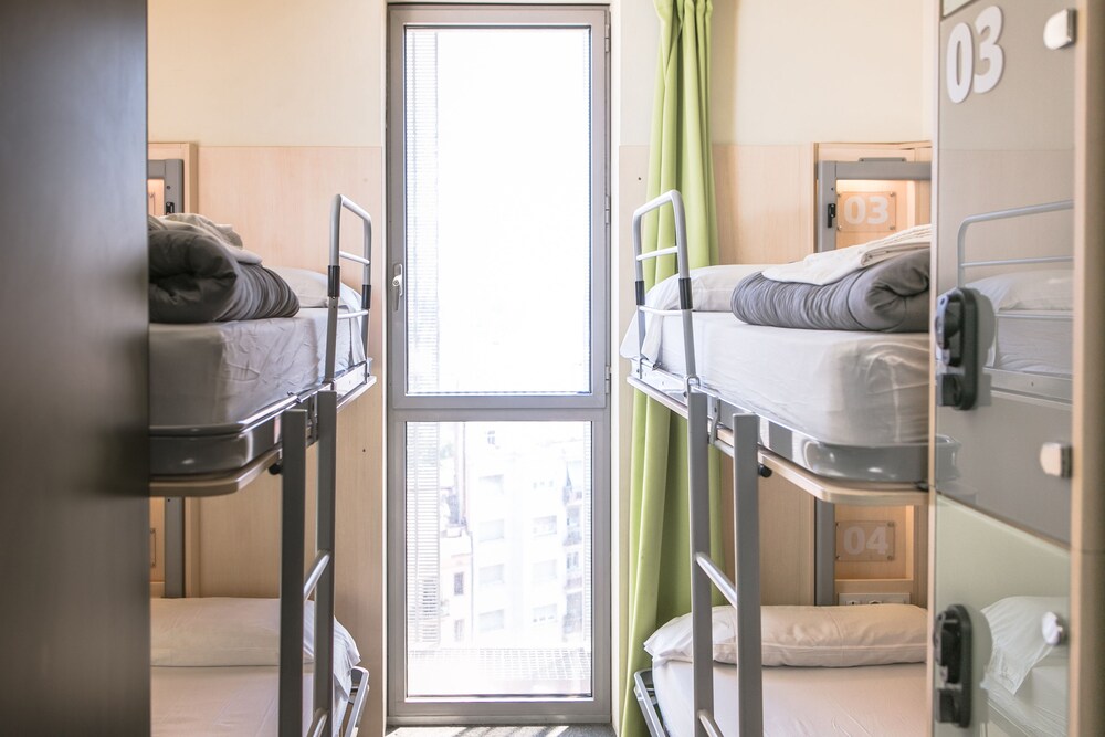 Barcelona Urbany Hostel 10/23