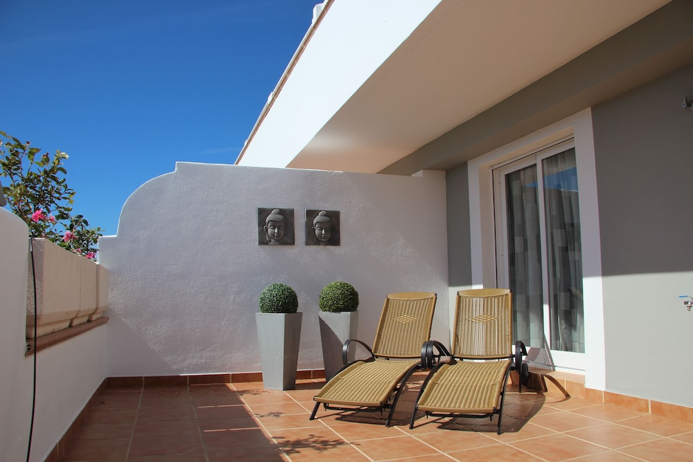 Cortijo Del Mar Resort 24/50