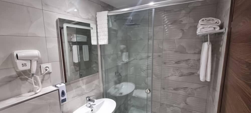LOUNIS HOTEL 33/36