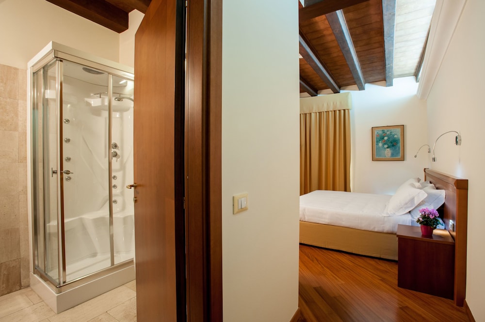 Suite, Hot Tub