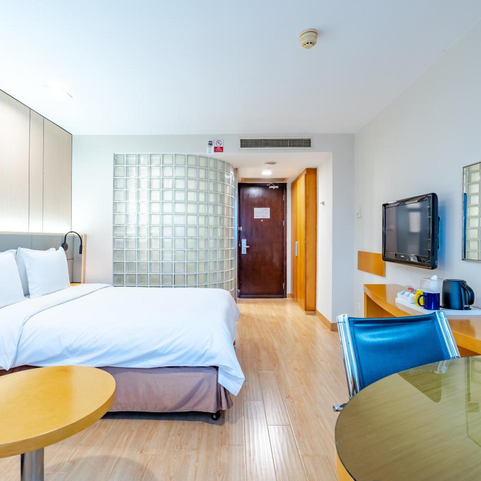Standard, King Bed, Queen Bed, Accessible
