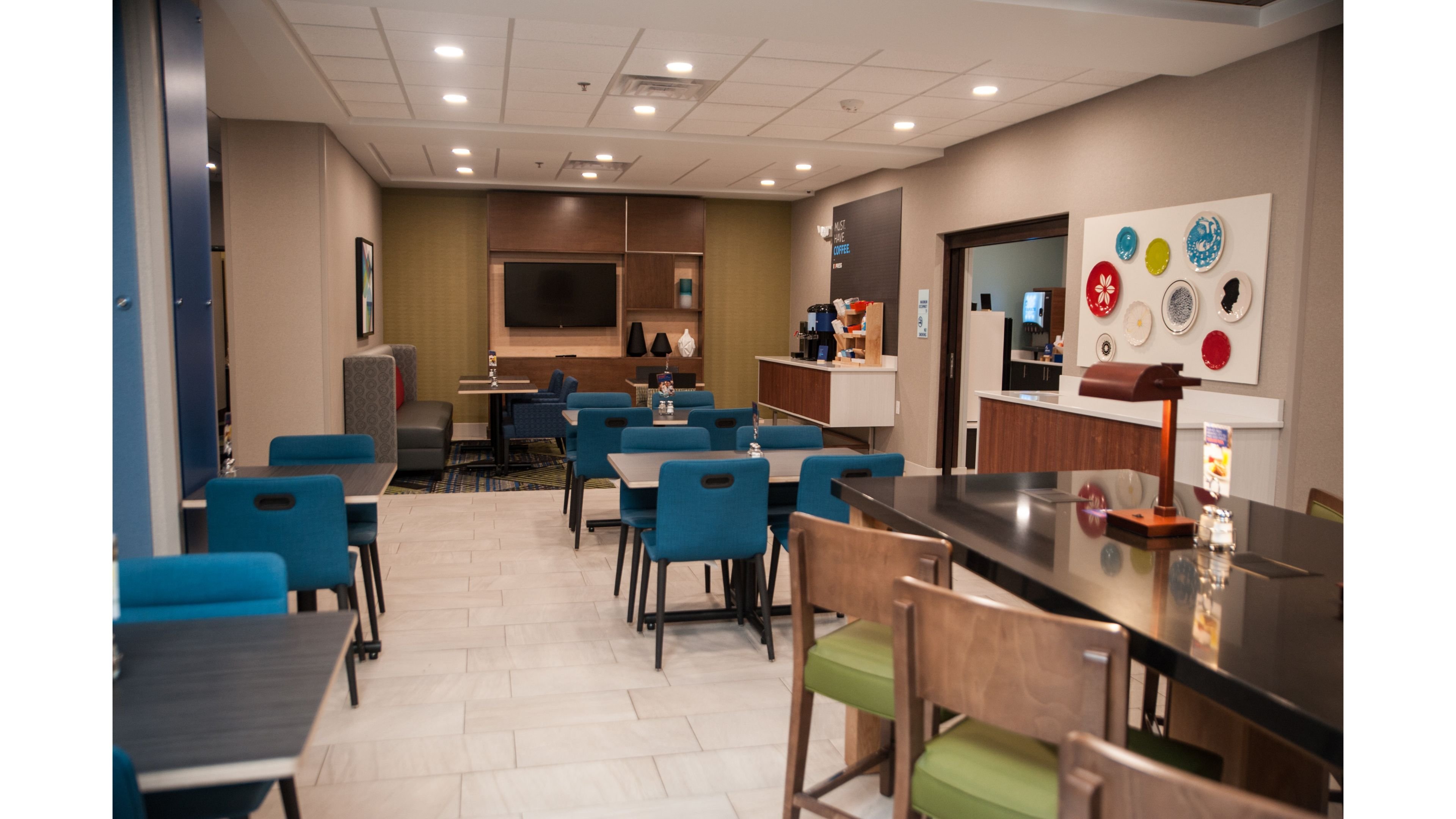 Holiday Inn Express Hotel Suites Norfolk 38/48