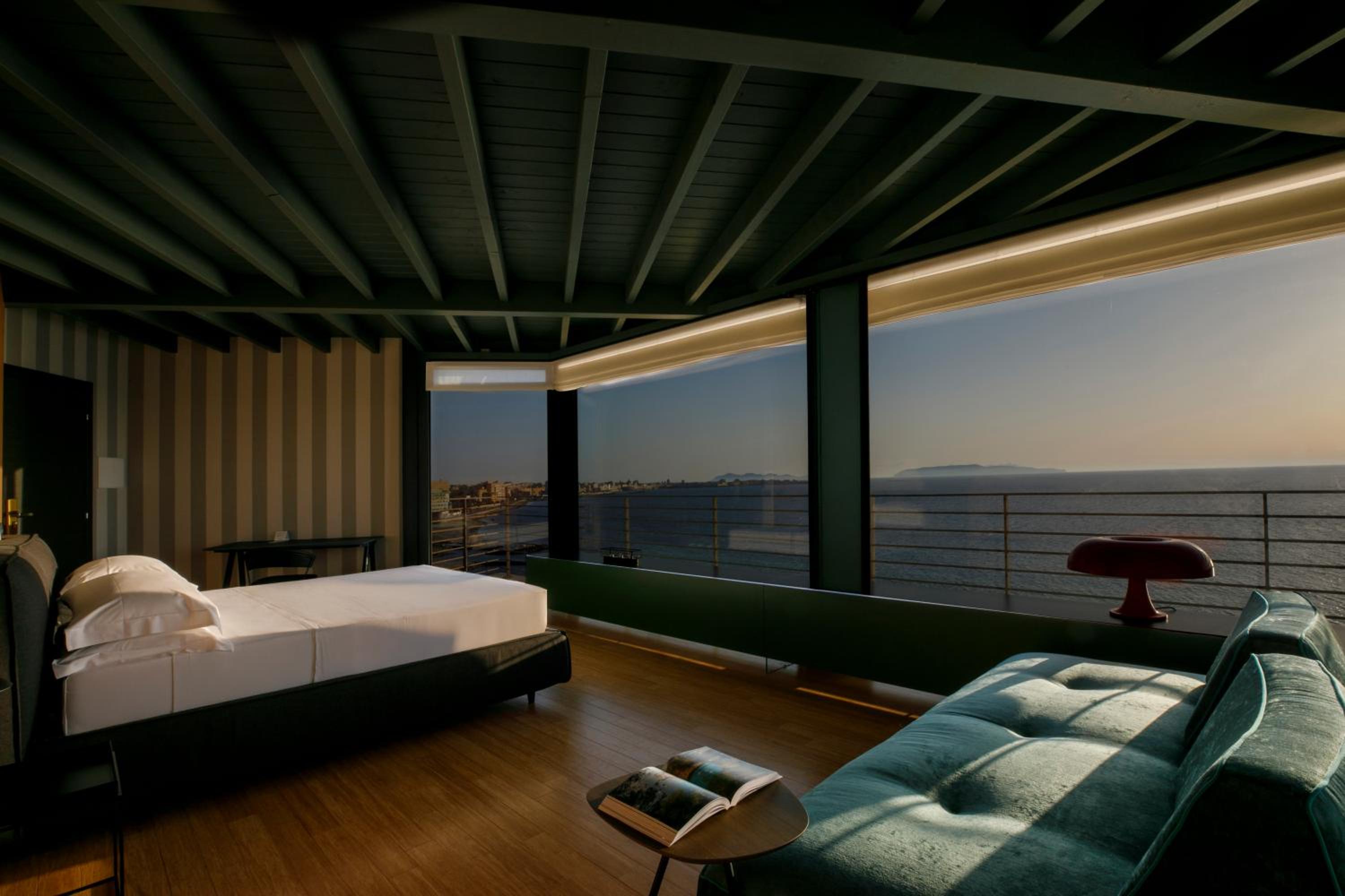 جناح بشرفة، Hotel Punta Tipa 6/9